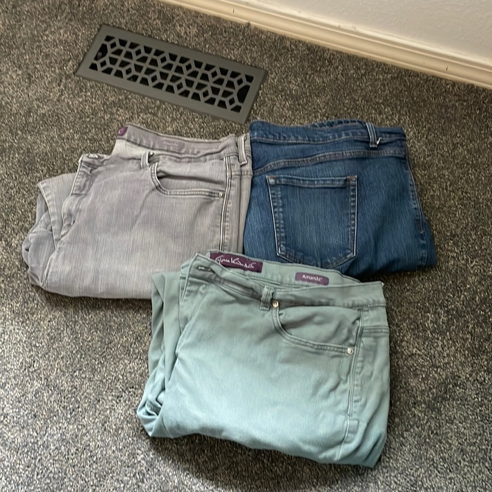 3 pairs Gloria Vanderbilt Amanda jeans